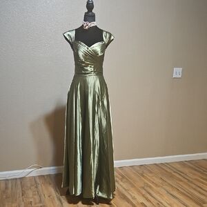 Elegant Green Evening Gown